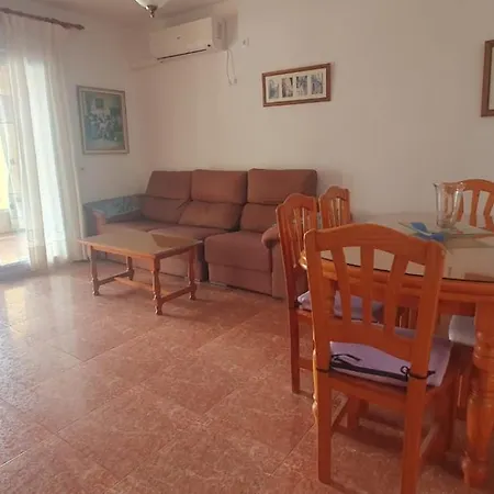 Confortable At Only 100 Meter From The Beach, Supermarkets And The Restaurants *