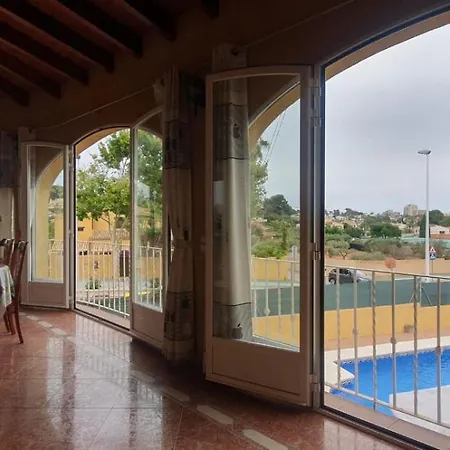 Villa Confortable At Only 100 Meter From The Beach, Supermarkets And The Restaurants *