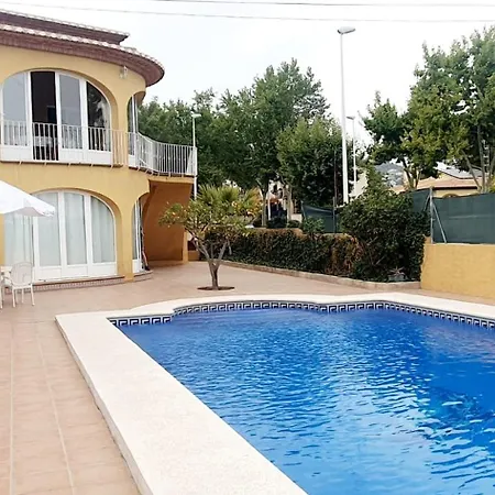 Villa Confortable At Only 100 Meter From The Beach, Supermarkets And The Restaurants
